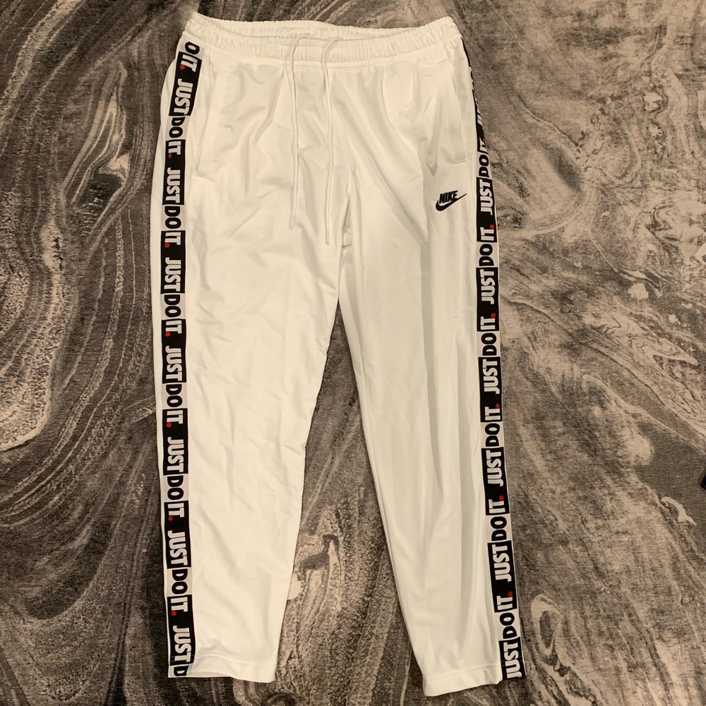 NWOT Nike joggers